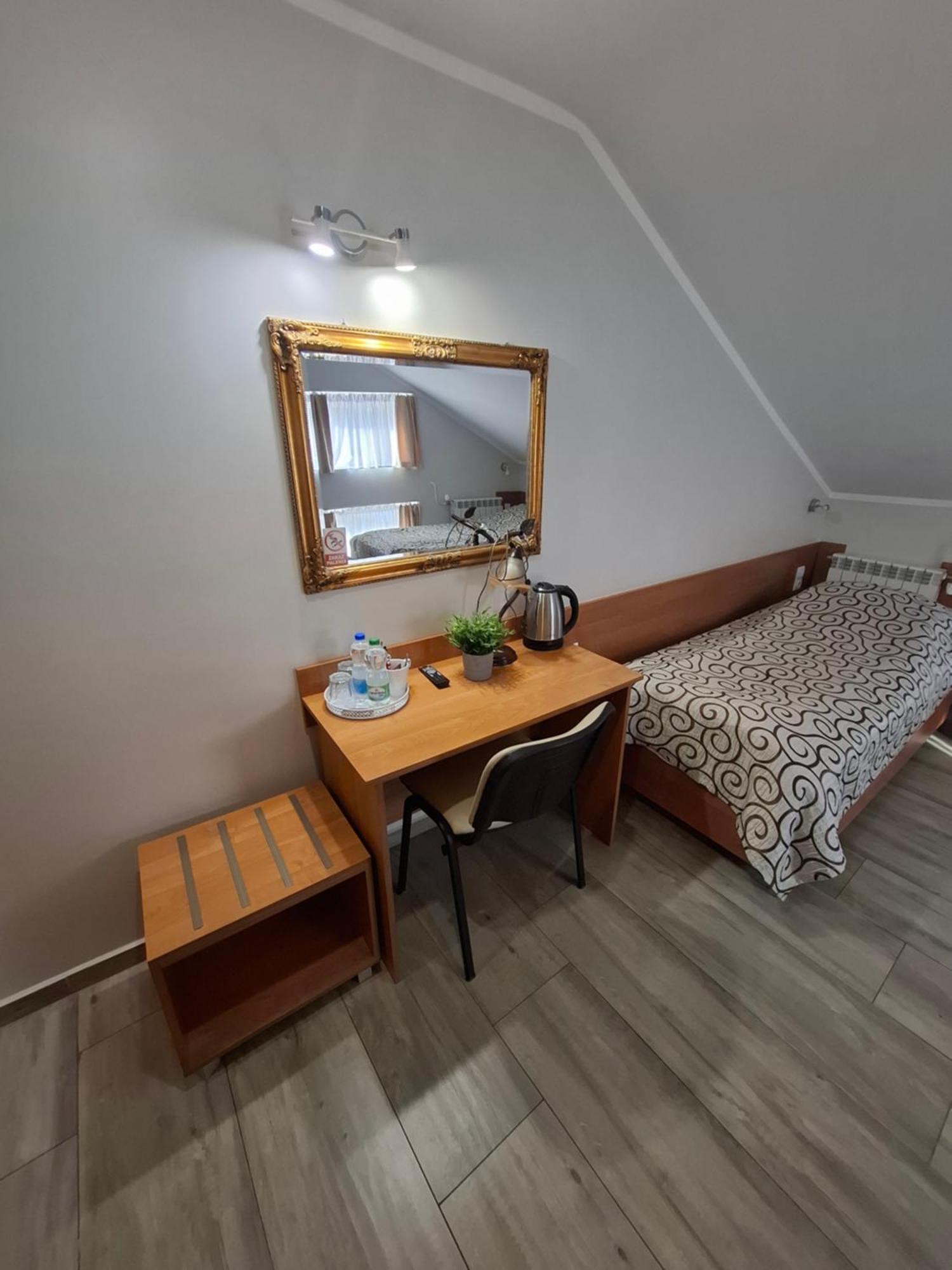 Willa-Restauracja Victoria Ostrowiec Świętokrzyski 部屋 写真